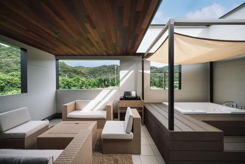 Private villa with private sauna, BBQ, jacuzzi and terrace, accommodates up to 8 people - Image 1