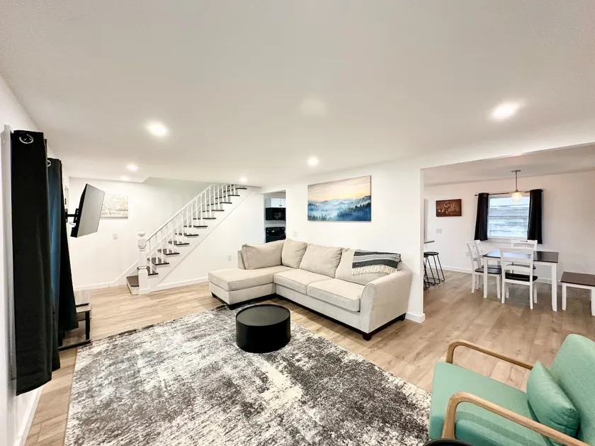 Trail|Downtown Apartment - Image 1