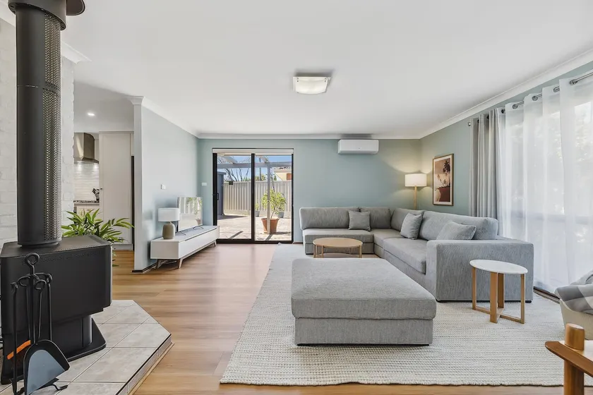 Sea La Vie ~ Pet Friendly Coastal Chic Broadwater Retreat - Image 1