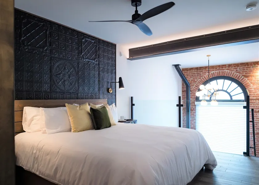 48 King West - The Nest - Image 1