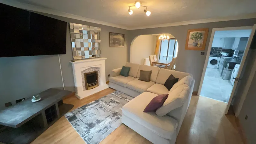 Cosy 4 bedroom holiday let Stevenage 22mins from London on the train - Image 1