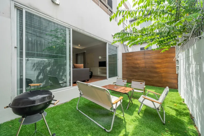 Apt for 5 , Near BTS 500m , private garden 4 smoke - Image 1