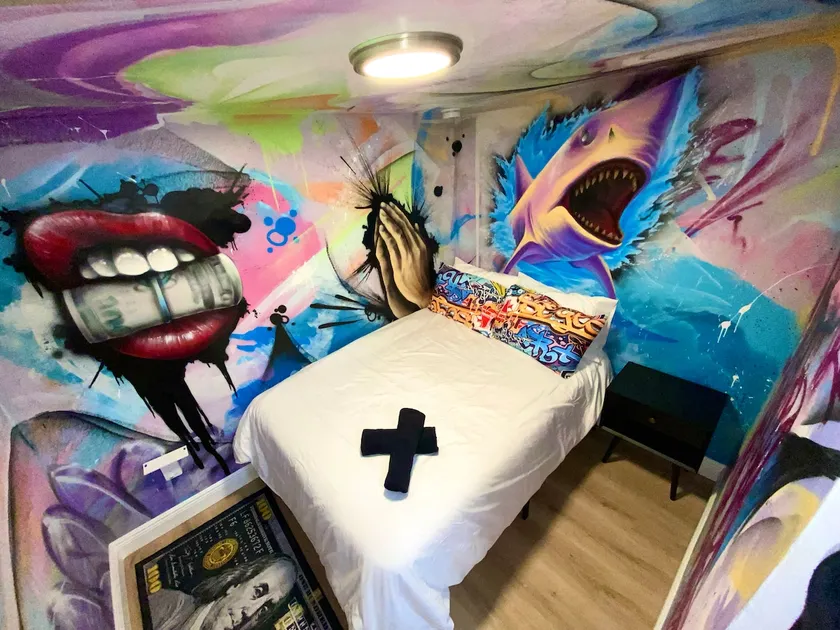 Colorful & Cozy Miami Art Canvas w/HotTub & Murals - Image 1