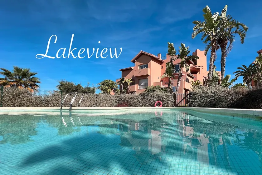 Stunning Lakeview Penthouse - Image 1
