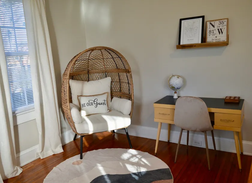 Cozy Cottage In Downtown Belmont - Image 1