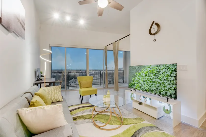 Snappy loft style 2BR I Gym I Parking I Workspace - Image 1