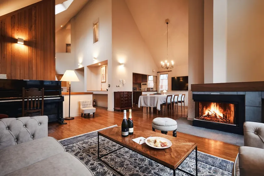 Luxurious American-style spacious villa w/ onsen - Image 1
