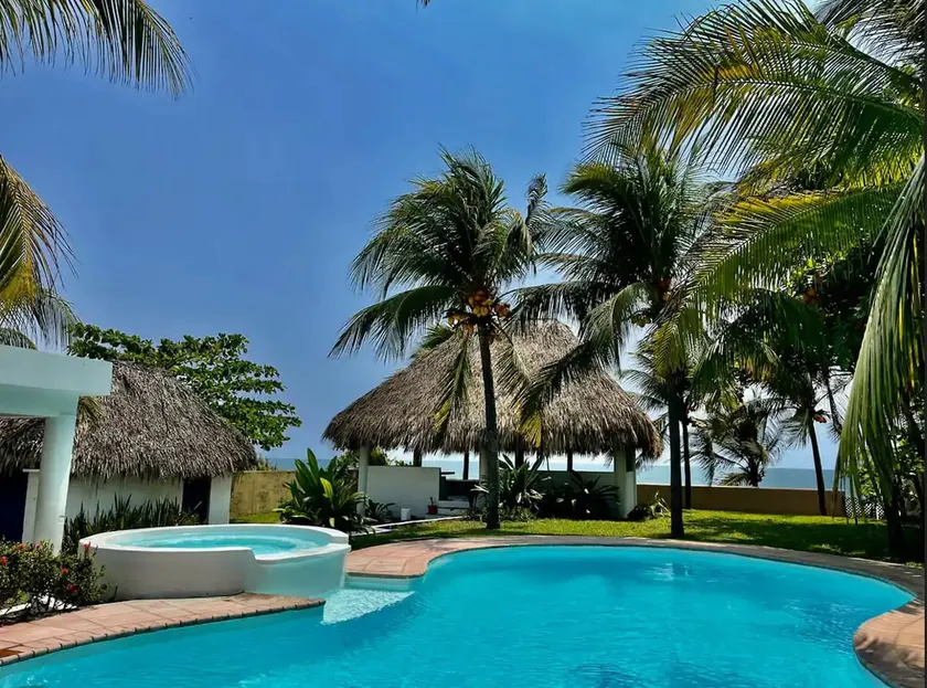 Casa Cafe Del Mar Oceanfront Stay - Image 1