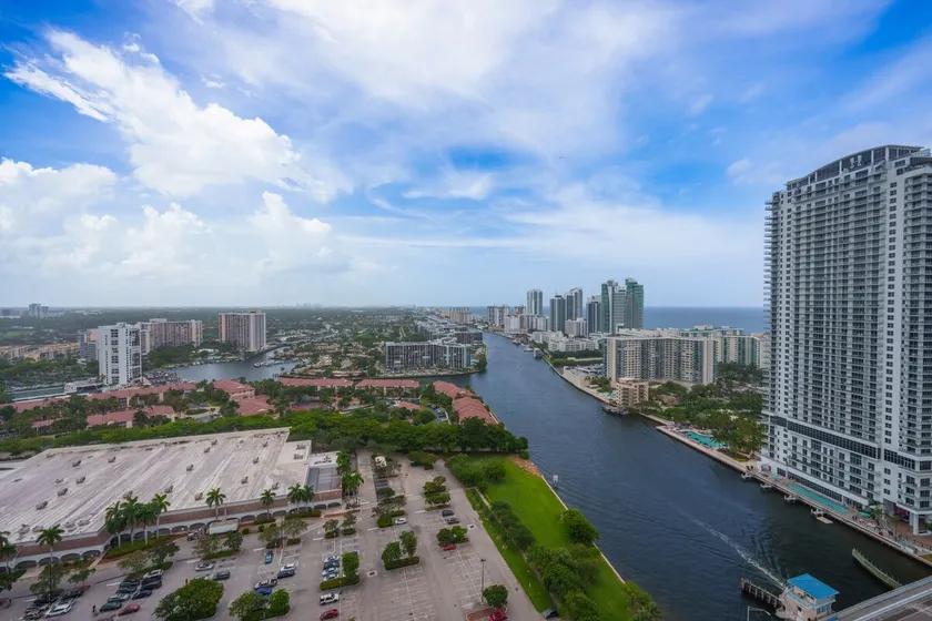 BeachWalk Resort penthouse 2 bed 2 bath 31 floor - Image 1