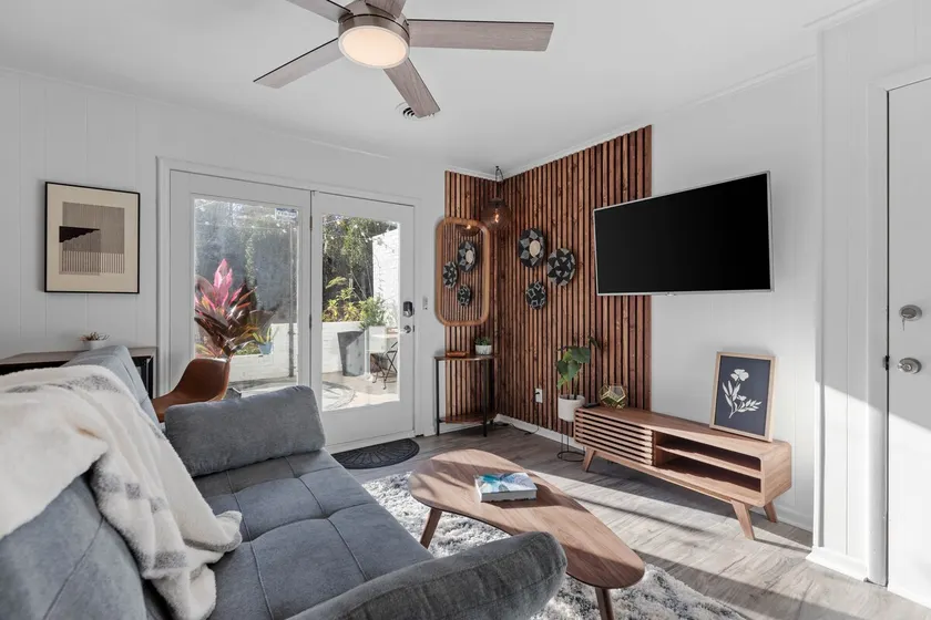 Private Garden Retreat, King Bed, TMH, Downtown - Image 1