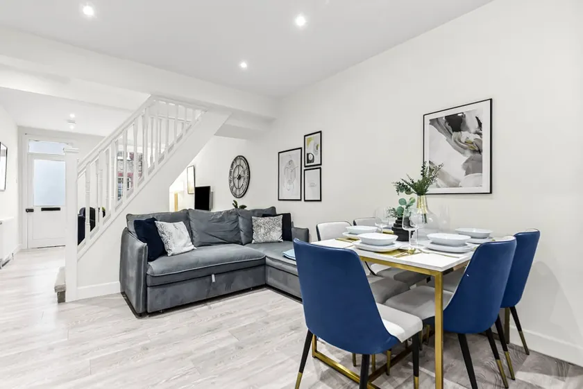 Spacious 2BR for Urban Comfort - Image 1