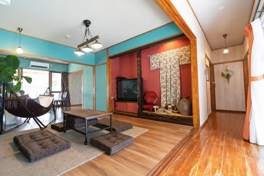 Entire Okinawan traditional house | 3-minute walk from Monorail station | Up to 9 people | Parking available - Image 1