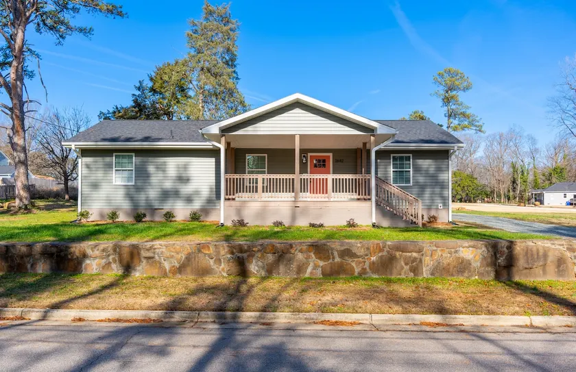 Urban Oasis w/ King Bed – 3 BR Near Duke - Image 1
