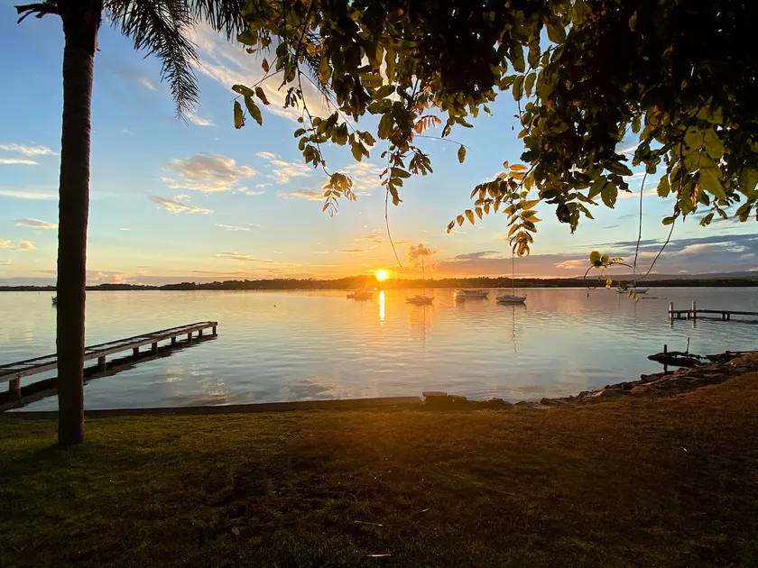 Absolute waterfront 3 bedroom cute family cottage! - Image 1