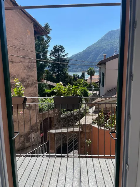 A balcony overlooking the lake - Image 1