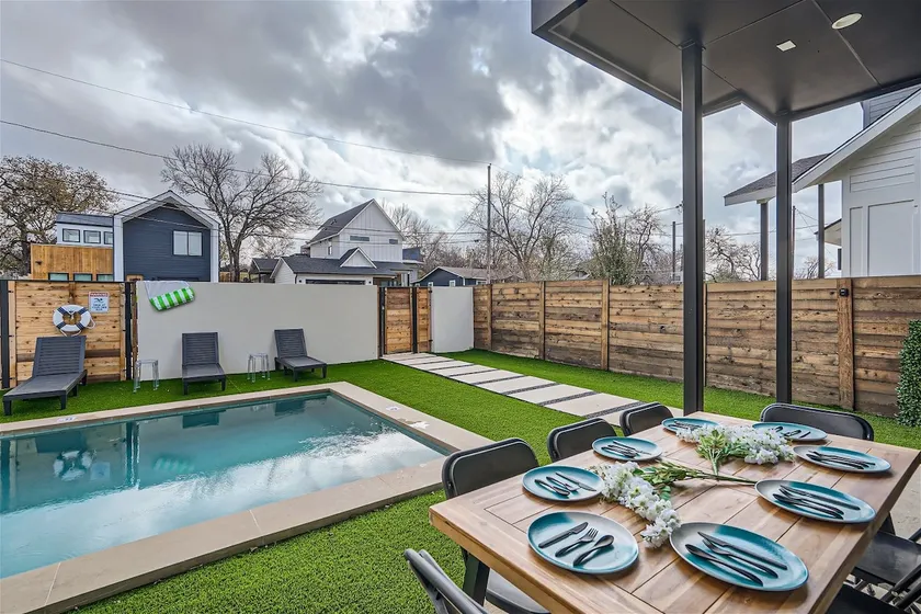 Dip into the 512! Custom Built w/Pool Blocks to DT - Image 1