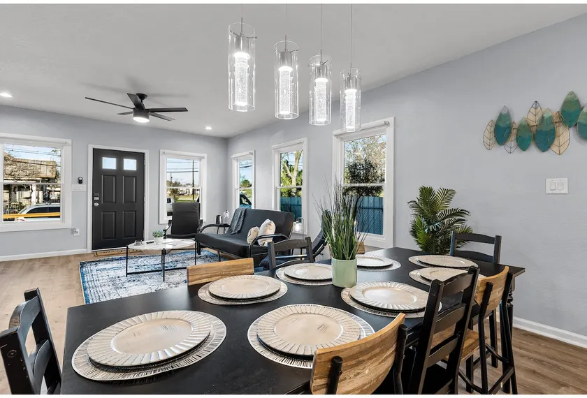 Huge 4BR/2.5BA Downtown Home Perfect For Families! - Image 1