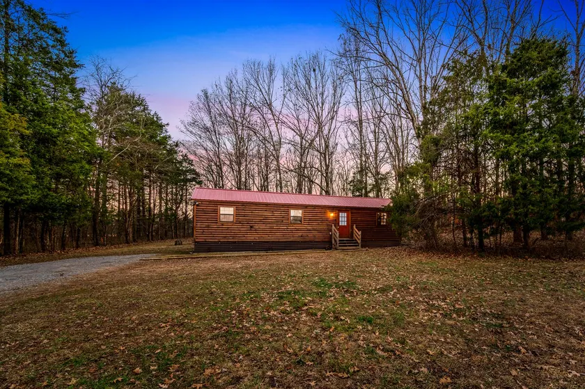 Peaceful 2BR cabin w/Firepit+ Yard* Near Nashville - Image 1