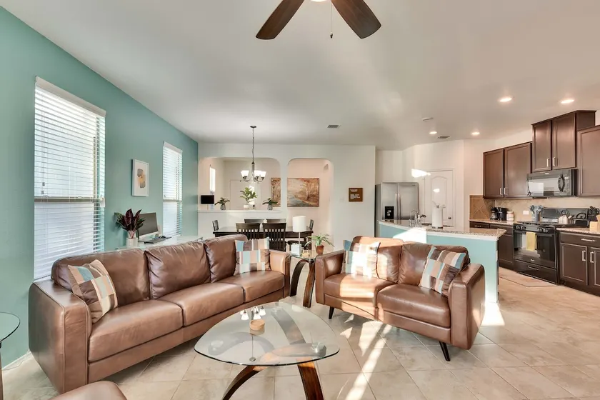 Family & pet Friendly-Sleeps 10 - Image 1