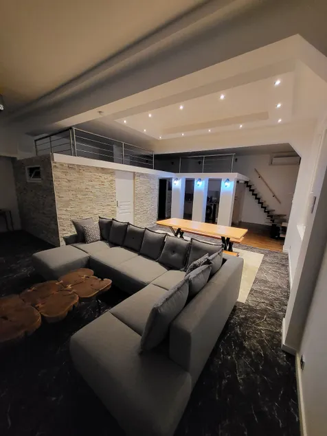 Large Loft-Style Apartment for Up to 4 People - Image 1