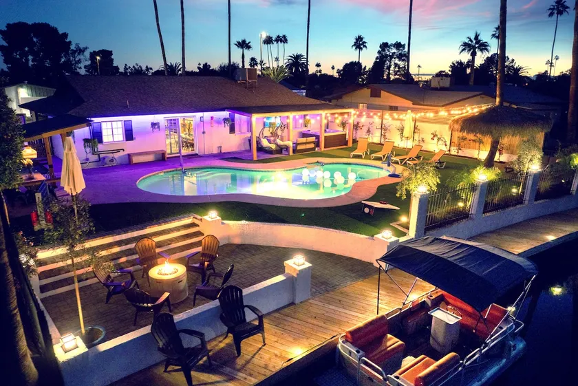 Pontoon Boat/Games/Hot Tub/Family Fun! - Image 1