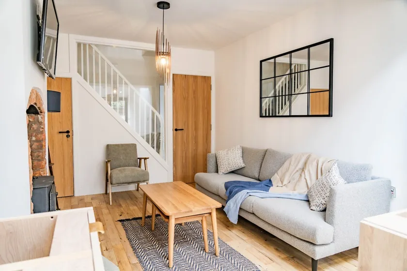 Stylish Townhouse - Image 1