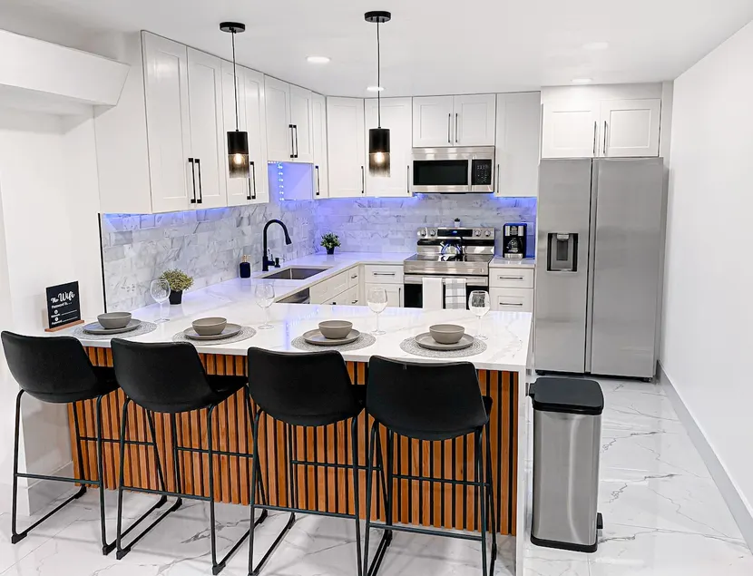 Near Beaches/Airport | 3BR Luxury |Updated Kitchen - Image 1