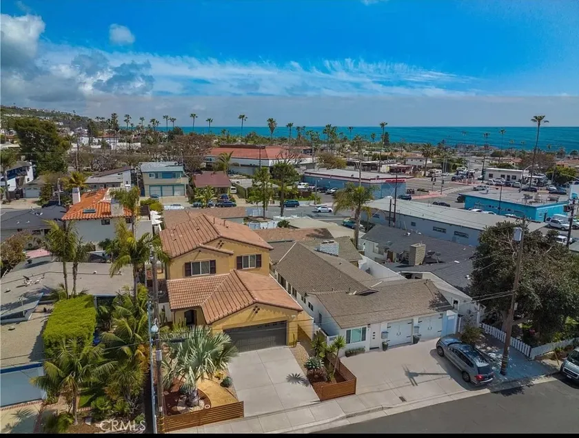 Relax and Stay Awhile - Beach & Downtown Walk - Image 1