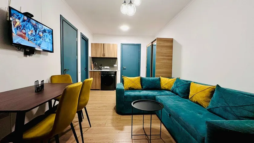 Cozy 1-bedroom with porch & view - Image 1