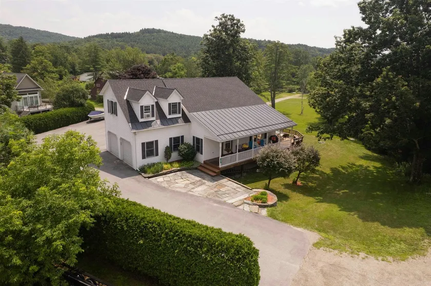 By the Water's Edge - 6BR/3.5BA - Image 1