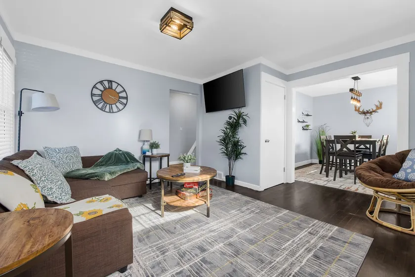 Entire House 2br/1ba with Movie Theater - Image 1