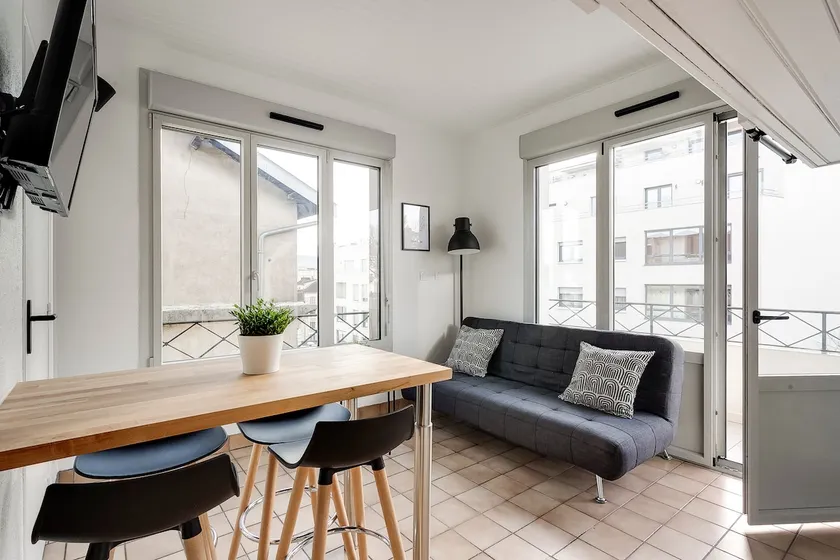 ”Le Studio Terrasse” - 100m from the train station - Image 1