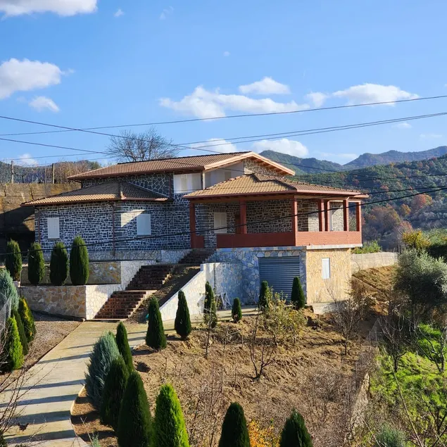 Uphill house. - Image 1