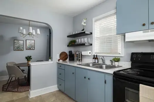 Bungalow on Park- Walk to Gboro Attractions! - Image 1