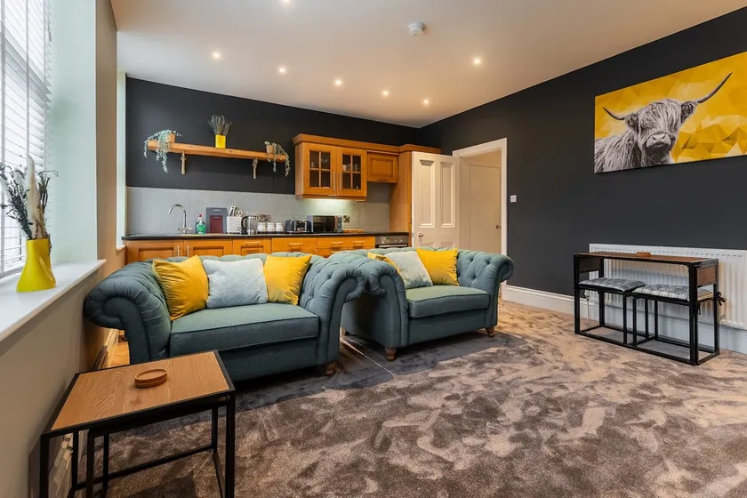 Spacious apartment in the High Peak - Image 1