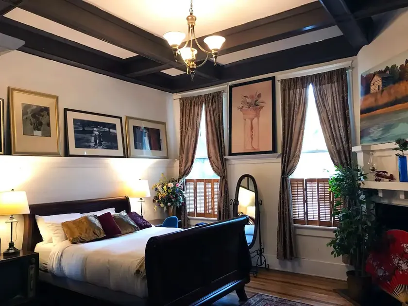Gorgeous Vintage House, 4 Rooms/ Luxury Queen Beds - Image 1