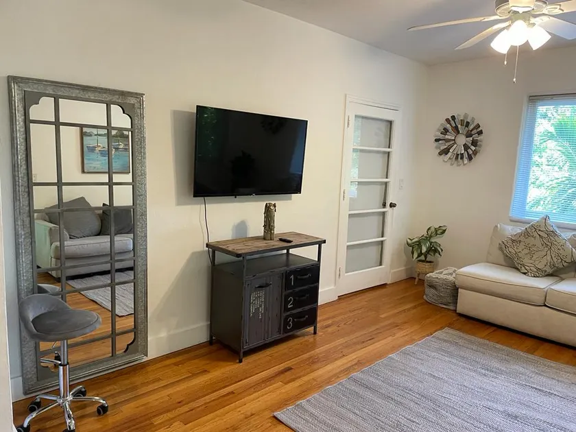3 Bedroom Heaven in Coral Gables w/ Parking - Image 1
