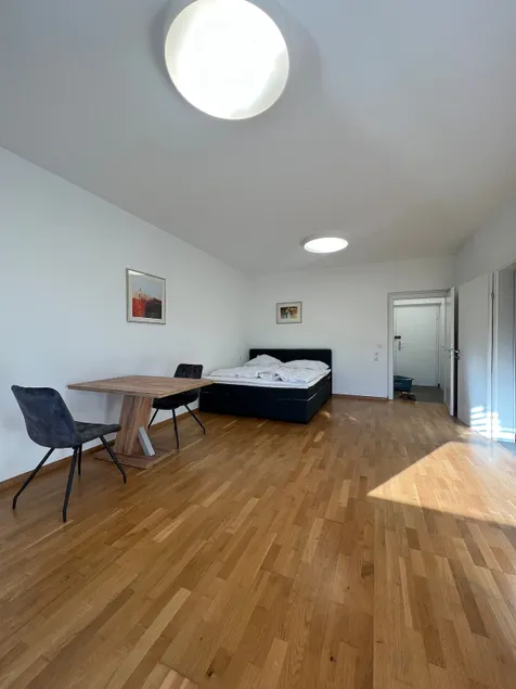 Quietly located garconiere - Image 1