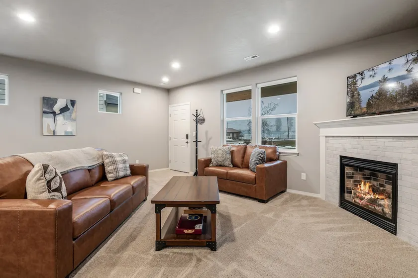 Large Cottage Near Downtown, Beach & Skiing (#116) - Image 1
