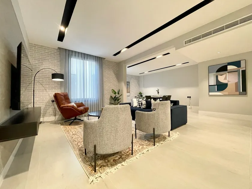 C Living - Executive - AQIQ - Image 1
