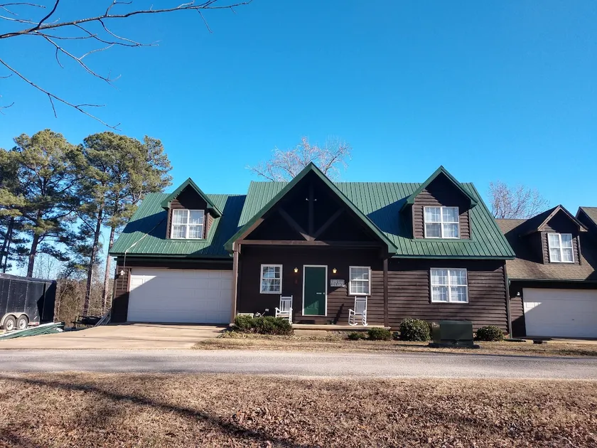 Kentucky Lake Home With Resort Amenities - Image 1