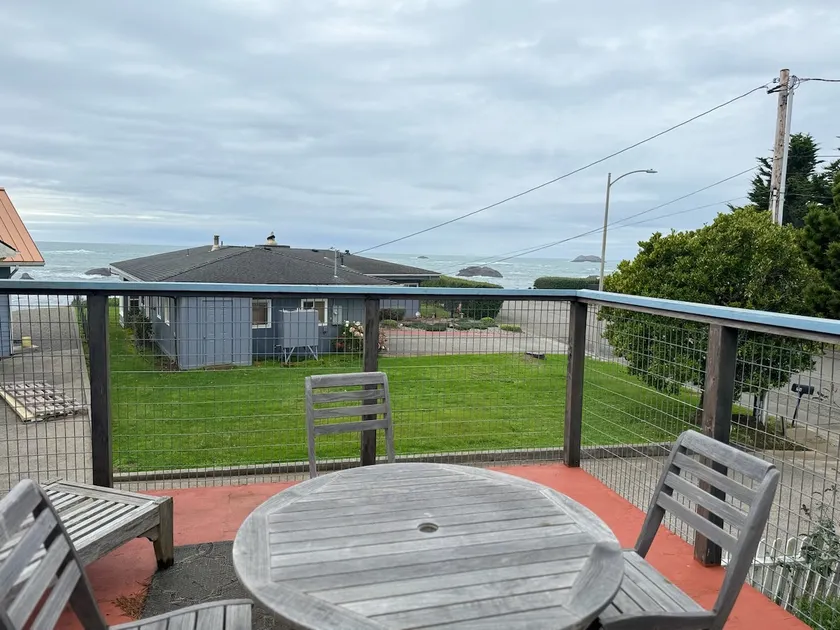 Seaside Family Retreat - Image 1