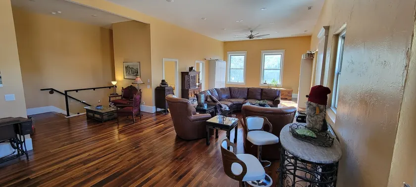 THE Luxury Loft of Excelsior Springs + DowntownFun - Image 1