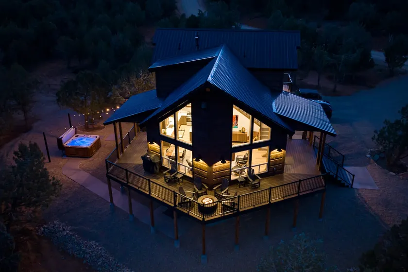 Luxury Cabin, Hot Tub, Between Zion & Bryce, Views - Image 1
