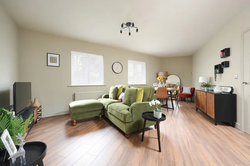 Stylish Flat With Sofa Bed in Malmesbury! - Image 1