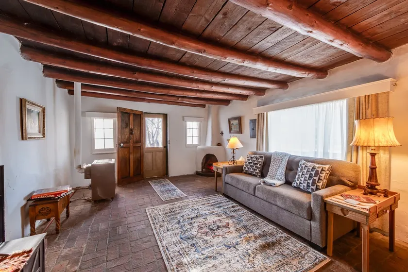Vintage Taos Adobe with Grand Taos Mountain View - Image 1