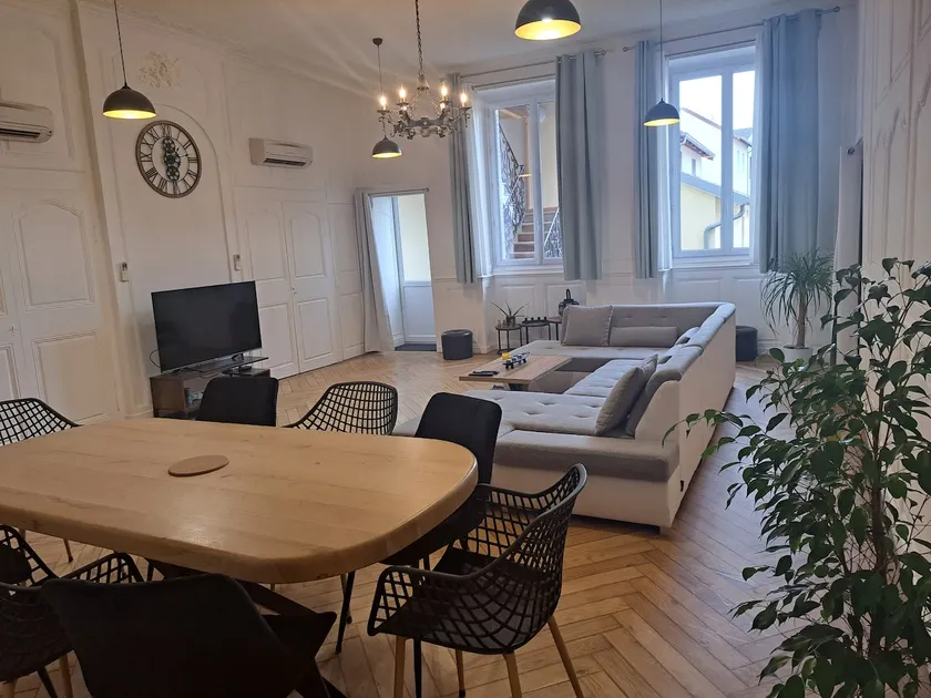 Character apartment in the heart of Arbois - Image 1