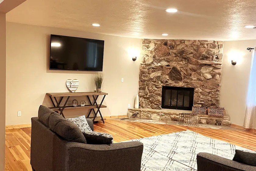 4 BR 5 Beds 2 Bath Lakes Area Getaway - Image 1