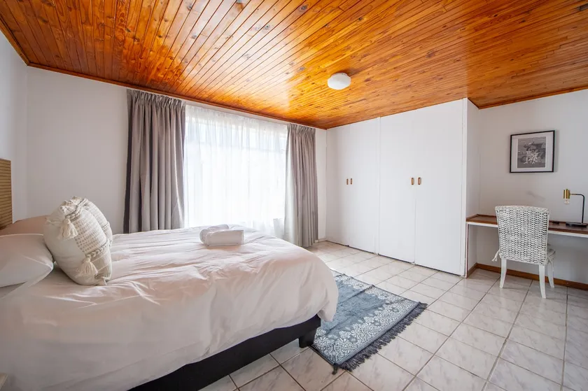 Secluded 2 Bed Farmhouse near Pretoria with Pool - Image 1