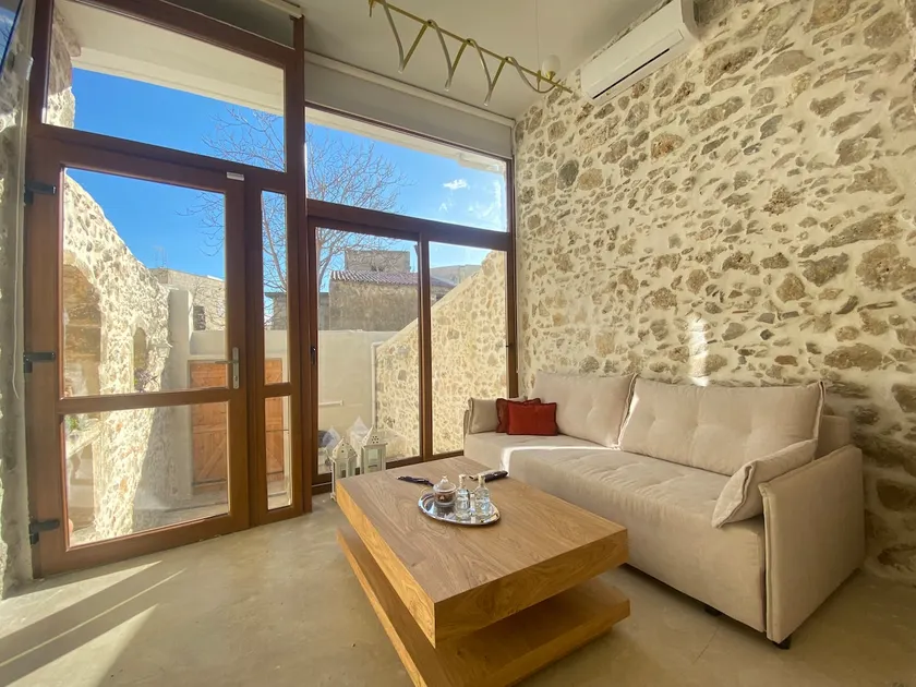 Stavlos traditional suite - Image 1